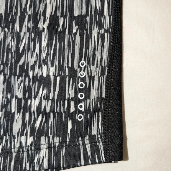 Nike women's graphic DRI-FIT tight running Capri leggings, size XS , black/white - Picture 8 of 10